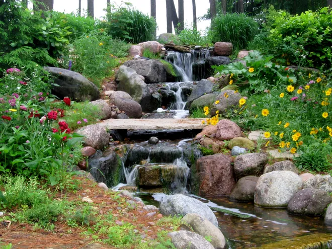 Custom waterfall installation